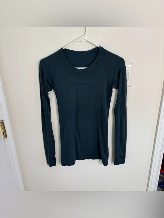 Lululemon Swiftly Tech Long Sleeve Crew
True Navy - Picture 2 of 6